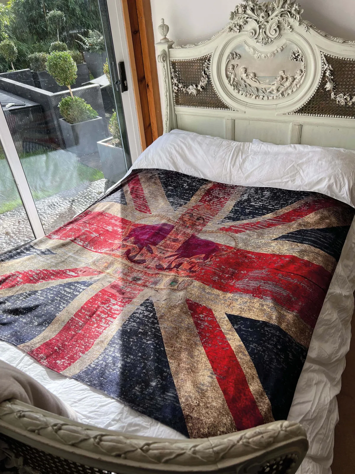 12 Velvet throws 1