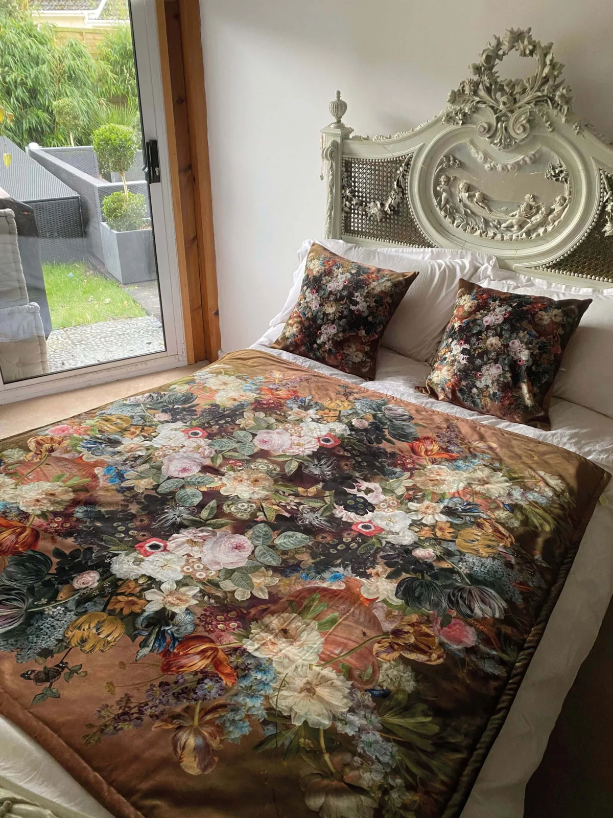 12 Velvet throws 5